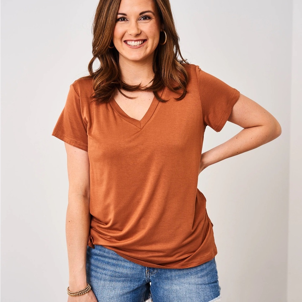 Latched Mama Women's V-Neck Boyfriend Short Sleeve Top, NWT, Copper